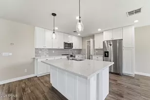 3165 W Zachary Dr, Phoenix, AZ 85027 - Photo 11