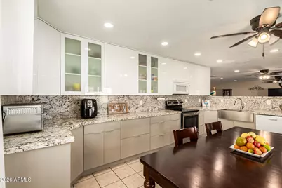 2 E Muriel Drive, Phoenix, AZ 85022 - Photo 11