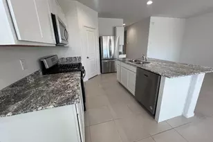 15645 W Desert Hollow Dr, Surprise, AZ 85387 - Photo 5