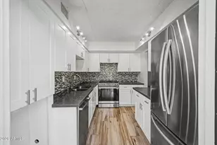 7141 N 16th St, Phoenix, AZ 85020 - Photo 1