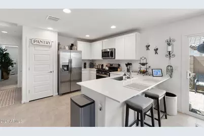 25055 N 174th Lane, Surprise, AZ 85387 - Photo 13