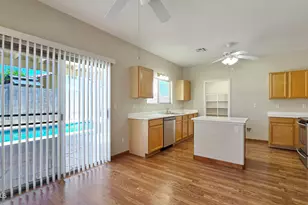 10554 W Louise Dr, Peoria, AZ 85383 - Photo 9