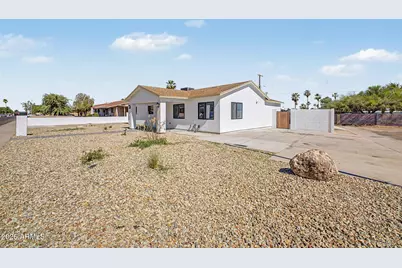 428 E Desert Drive, Phoenix, AZ 85042 - Photo 3