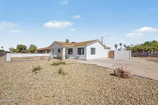 428 E Desert Dr, Phoenix, AZ 85042 - Photo 3