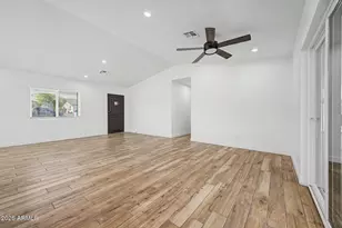 428 E Desert Dr, Phoenix, AZ 85042 - Photo 9