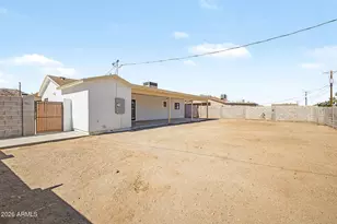 428 E Desert Dr, Phoenix, AZ 85042 - Photo 27