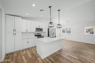 428 E Desert Dr, Phoenix, AZ 85042 - Photo 13