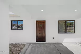 428 E Desert Dr, Phoenix, AZ 85042 - Photo 5