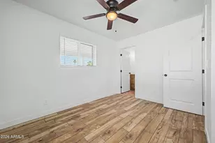 428 E Desert Dr, Phoenix, AZ 85042 - Photo 15