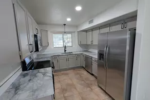 8034 W Paradise Dr, Peoria, AZ 85345 - Photo 3