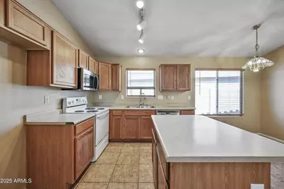10930 W Wilshire Drive, Avondale, AZ 85392 - Photo 3