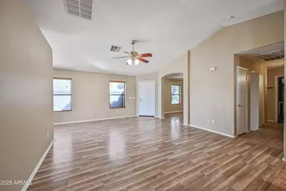 10930 W Wilshire Drive, Avondale, AZ 85392 - Photo 7