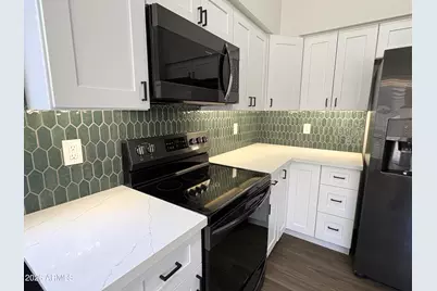 5725 N 68th Avenue, Glendale, AZ 85303 - Photo 11