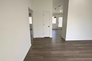 5725 N 68th Ave, Glendale, AZ 85303 - Photo 5