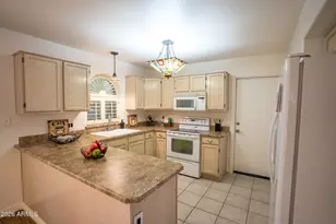8011 W Laurel Ln, Peoria, AZ 85345 - Photo 9
