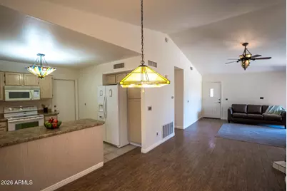8011 W Laurel Lane, Peoria, AZ 85345 - Photo 5