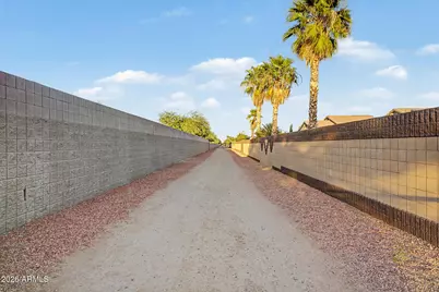 17082 W Northampton Road, Surprise, AZ 85374 - Photo 43