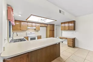 9821 W Oraibi Dr, Peoria, AZ 85382 - Photo 11