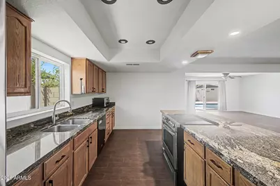 4742 W Paradise Drive, Glendale, AZ 85304 - Photo 5