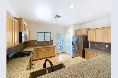17961 W Lawrence Lane, Waddell, AZ 85355 - Photo 9