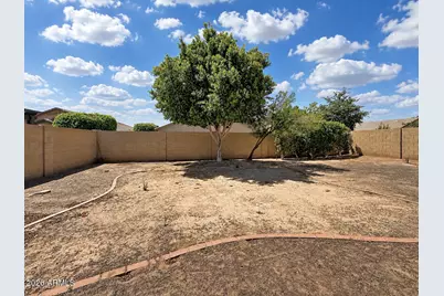17961 W Lawrence Lane, Waddell, AZ 85355 - Photo 5