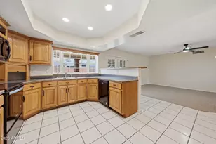 9652 N 35th Ln, Phoenix, AZ 85051 - Photo 13