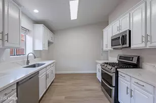 4617 E Abraham Ln, Phoenix, AZ 85050 - Photo 3
