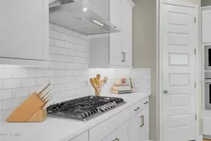 21922 N 61st Wy, Phoenix, AZ 85054 - Photo 7