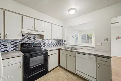 9822 N 47th Drive, Glendale, AZ 85302 - Photo 7