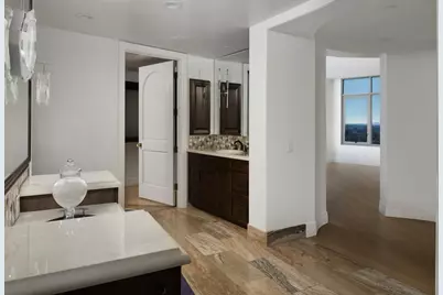 2402 E Esplanade Lane #Unit 902, Phoenix, AZ 85016 - Photo 9