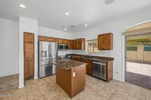 2725 E Mine Creek Rd, Phoenix, AZ 85024 - Photo 7