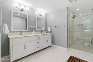 2945 N 47th Pl, Phoenix, AZ 85018 - Photo 15