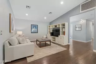 2945 N 47th Pl, Phoenix, AZ 85018 - Photo 13