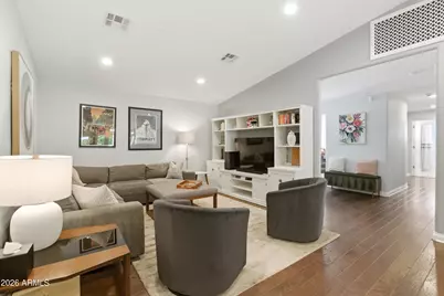 2945 N 47th Place, Phoenix, AZ 85018 - Photo 11