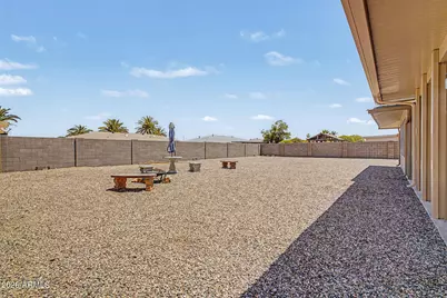 10502 W Edgewood Drive, Sun City, AZ 85351 - Photo 27