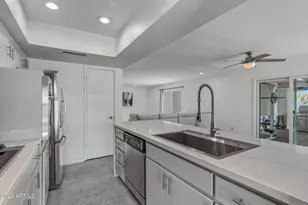 10660 N 44th Ct, Phoenix, AZ 85028 - Photo 15
