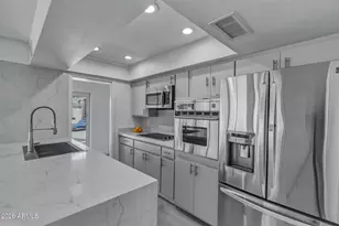 10660 N 44th Ct, Phoenix, AZ 85028 - Photo 11