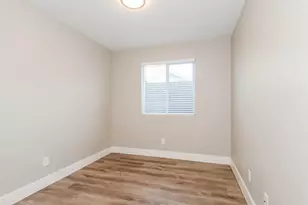 2321 W Mobile Ln, Phoenix, AZ 85041 - Photo 11