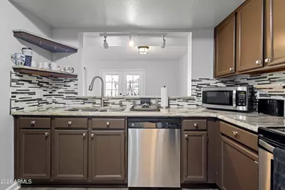 15813 N 38th Drive, Phoenix, AZ 85053 - Photo 11