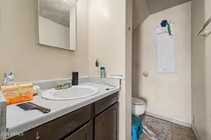 6048 W Golden Ln, Glendale, AZ 85302 - Photo 9