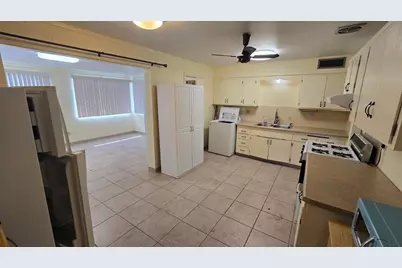10806 N 110th Drive, Sun City, AZ 85351 - Photo 9
