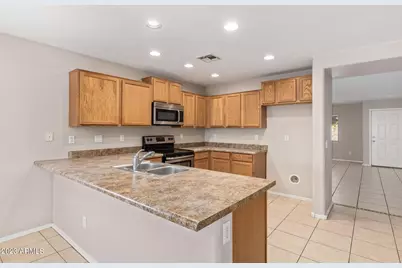 10180 N 116th Lane, Youngtown, AZ 85363 - Photo 11