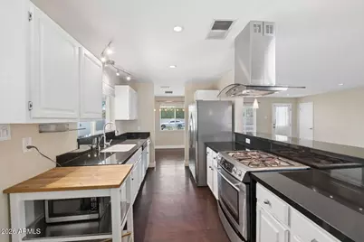 3817 N 49th Place, Phoenix, AZ 85018 - Photo 9