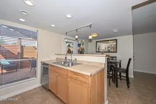 202 E Betty Elyse Ln, Phoenix, AZ 85022 - Photo 7