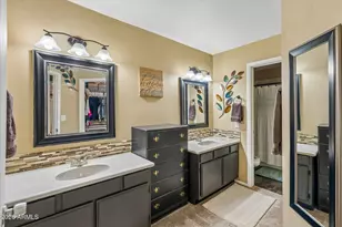413 E Kristal Way, Phoenix, AZ 85024 - Photo 13