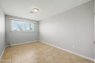 808 E Desert Dr N, Phoenix, AZ 85042 - Photo 11