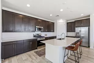 2053 W Sienna Bouquet Pl, Phoenix, AZ 85085 - Photo 9