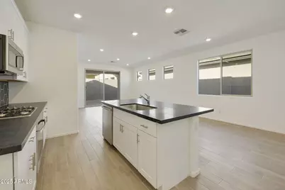 14667 W Surrey Drive, Surprise, AZ 85379 - Photo 9