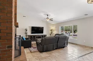 9023 W Patrick Ln, Peoria, AZ 85383 - Photo 11