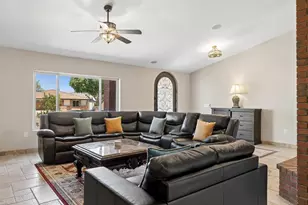 9023 W Patrick Ln, Peoria, AZ 85383 - Photo 7